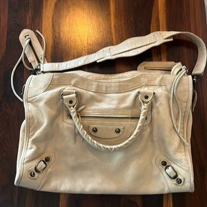 BALENCIAGA CITY CLASSIC STUDS BAG MEDIUM LAMBSKIN LEATHER IVORY ANTIQUE BRASS